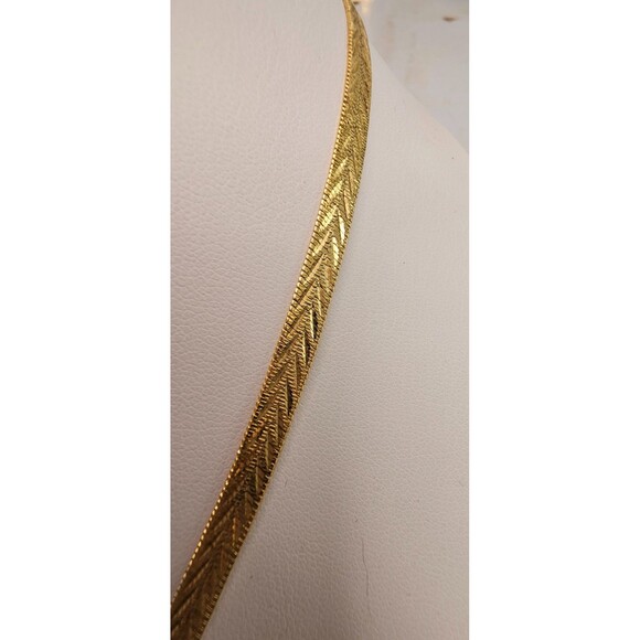 Napier Flat Leaf Pattern Gold Tone Chain Foldover Clasp 18"L - Picture 6 of 6